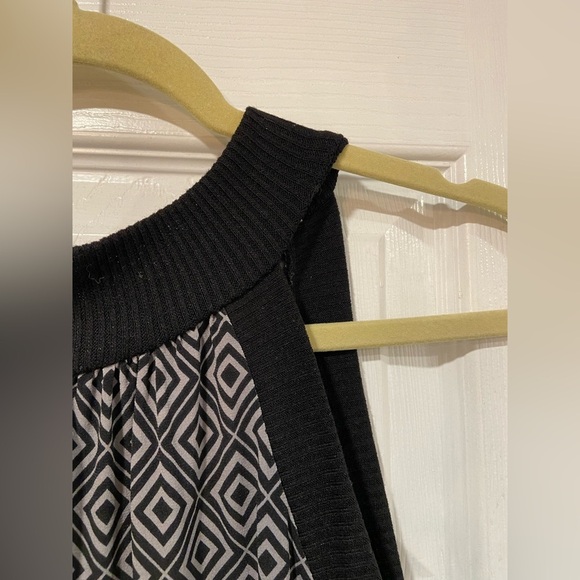 Papaya Size Size L Black Geometric Ribbed Knit Sleeveless Halter Pullover Top - Picture 3 of 12